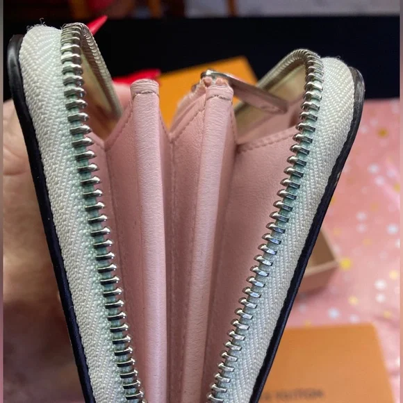 Louis Vuitton Mahina Monogram Wallet - Picture 11 of 16